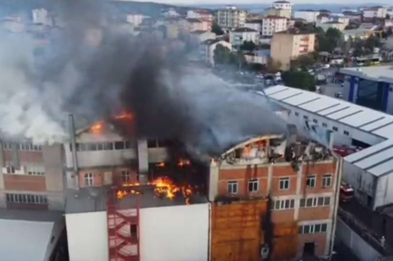 İstanbul'da fabrika yangını